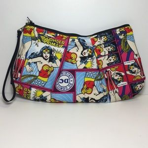 Wonder Woman Comic Zippered Pleated Wristlet Pouch